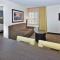 Sonesta Simply Suites Detroit Southfield