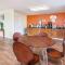 Super 8 by Wyndham Brookhaven