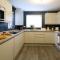 Rockside - Luxury 1 bedroom home with hot tub, central location, parking and pet friendly