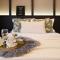 MONOCHROME MAGIC. Calea Victoriei Studio - Bukarest