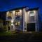 Rockside - Luxury 1 bedroom home with hot tub, central location, parking and pet friendly