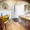 Farndale House-Hot tub