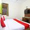 Hotel Westend Holiday Home 5 mint from Nizamuddin Railway Station