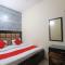 Hotel Westend Holiday Home 5 mint from Nizamuddin Railway Station