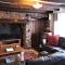 Mariners Cottage - Waters edge Fishermans Cottage, Harbour & Sea Views & Free Dedicated Parking