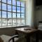 Mariners Cottage - Waters edge Fishermans Cottage, Harbour & Sea Views & Free Dedicated Parking