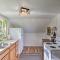 Owls Nest Studio with Hot Tub Hike Nearby!