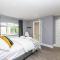 The POPULAR Chester Racecourse Apartments, Sleeps 4, FREE Parking