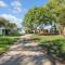 Guadalupe Bluff Farmhouse - Kerrville