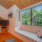 Tuis Grove - Onemana Holiday Home