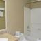 Super 8 by Wyndham Topeka/Wanamaker RD/I-70