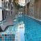 5 min walk to beach Tropical Garden