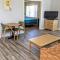 Johns Pass Beach Motel - St. Pete Beach