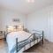 Apartment Isabelle with parking and shared pool by Interhome - دي هان