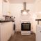 BEST PRICE! Perfect Gunwharf Accommodation - 5 single beds or Kingsize FREE PARKING