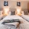 BEST PRICE! Perfect Gunwharf Accommodation - 5 single beds or Kingsize FREE PARKING