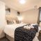 BEST PRICE! Perfect Gunwharf Accommodation - 5 single beds or Kingsize FREE PARKING