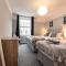 BEST PRICE! Perfect Gunwharf Accommodation - 5 single beds or Kingsize FREE PARKING