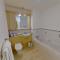 Orange Town House - Shaw Road, Only 6 Minutes to City Centre