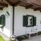 Forest Chalet, secluded location, 1,000 sqm garden, mountainview, panorama sauna, whirlpool, BBQ&bikes&sunbeds for free, up to 10 p - Golling an der Salzach