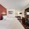 Super 8 by Wyndham Deerfield - Northbrook