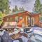 Truckee Cottage with Fenced Yard and Lake Donner Views - Truckee