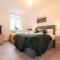 BEST PRICE - Superb Southampton City Apartments, Single Beds or King Size & Sofabed - AMAZING location close to MAYFLOWER THEATRE FREE PARKING