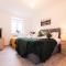 BEST PRICE - Superb Southampton City Apartments, Single Beds or King Size & Sofabed - AMAZING location close to MAYFLOWER THEATRE FREE PARKING