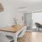 Beachcomber Unit 2 7 Dingle Ave