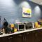 Days Inn & Suites by Wyndham Altoona - Altoona