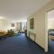 Days Inn & Suites by Wyndham Altoona - Altoona