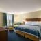 Days Inn & Suites by Wyndham Altoona - Altoona