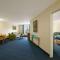 Days Inn & Suites by Wyndham Altoona - Altoona