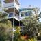 BEST OCEAN VIEWS ON STRADDIE + SUNSET DECK