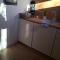 Optimierter 25qm Holz Bungalow mit neuem Massivholzbett, Garten mit Grillmöglichkeit, Parkplatz, Radler Willkommen!