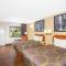 Super 8 by Wyndham North Palm Beach