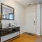 Enjoy This Amazing Home With Porch & Grill Near DT