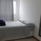 Apt com dois quartos, novo, centro de Guarapari! Varanda gourmet com vista mar, churrasqueira, Smart TV, Wi-Fi 200 MB, Lavadora de roupas e Garagem privativa
