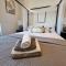 Luxury 2 bedroom city centre apartment with panoramic views and high ceilings