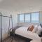 Host & Stay - Penthouse Pier View