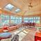 Vibrant Sterling Lakefront Lodge with Kayaks