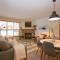 CRYSTAL FOREST 2BR Ski In Ski Out with PRIVATE Hot Tub