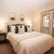 CRYSTAL FOREST 2BR Ski In Ski Out with PRIVATE Hot Tub