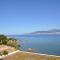Un balcon sur la mer - Duplex 60 m2 - Chambres à létage - Pieds dans leau - Accès plage sans route à traverser