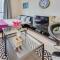 Sea View Studio 10min from beach Royal Oceanic - Дубай