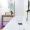 Movie Jacuzzi Apartment at the Main Station by Noclegi Renters