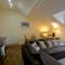 Brightwater 2nd floor Apartment for up to 6 guests near North Bay beach