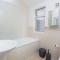 The White & Warm, Free Parking & Wifi, 8 beds