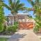 Bird of Paradise Holiday Home with Heated Pool Bird of Paradise Holiday Home with Heated Pool