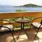 Apartment for 4 persons, by the sea and with beautiful view